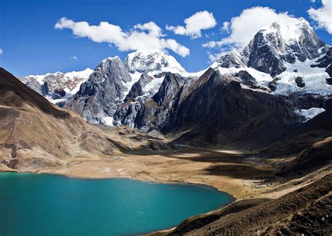  Los Andes Desde la Mesa de los Frailes: 거대한 산맥과 시적인 빛의 조화!